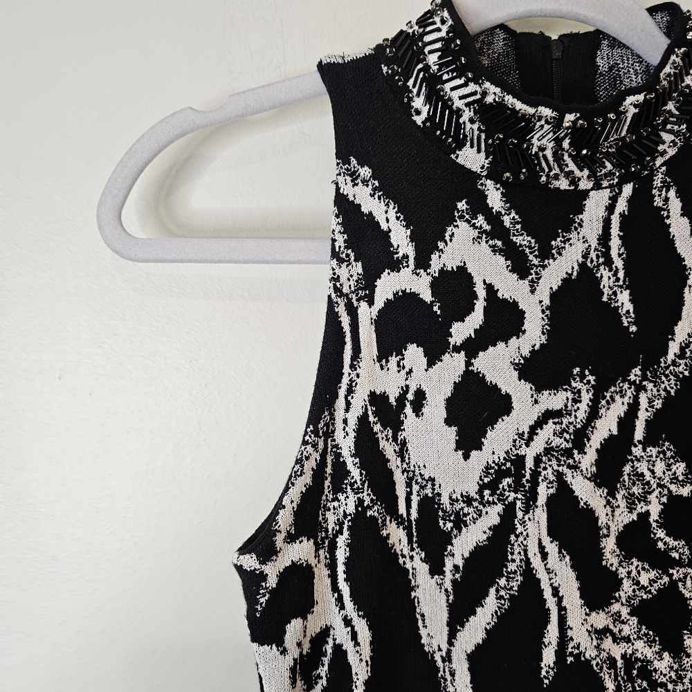 Women's WHBM mock neck sleeveless fitted knit sweater in XS - Picture 2 of 7